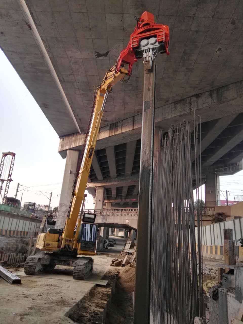 拉森鋼板樁夾樁、扶樁、打樁